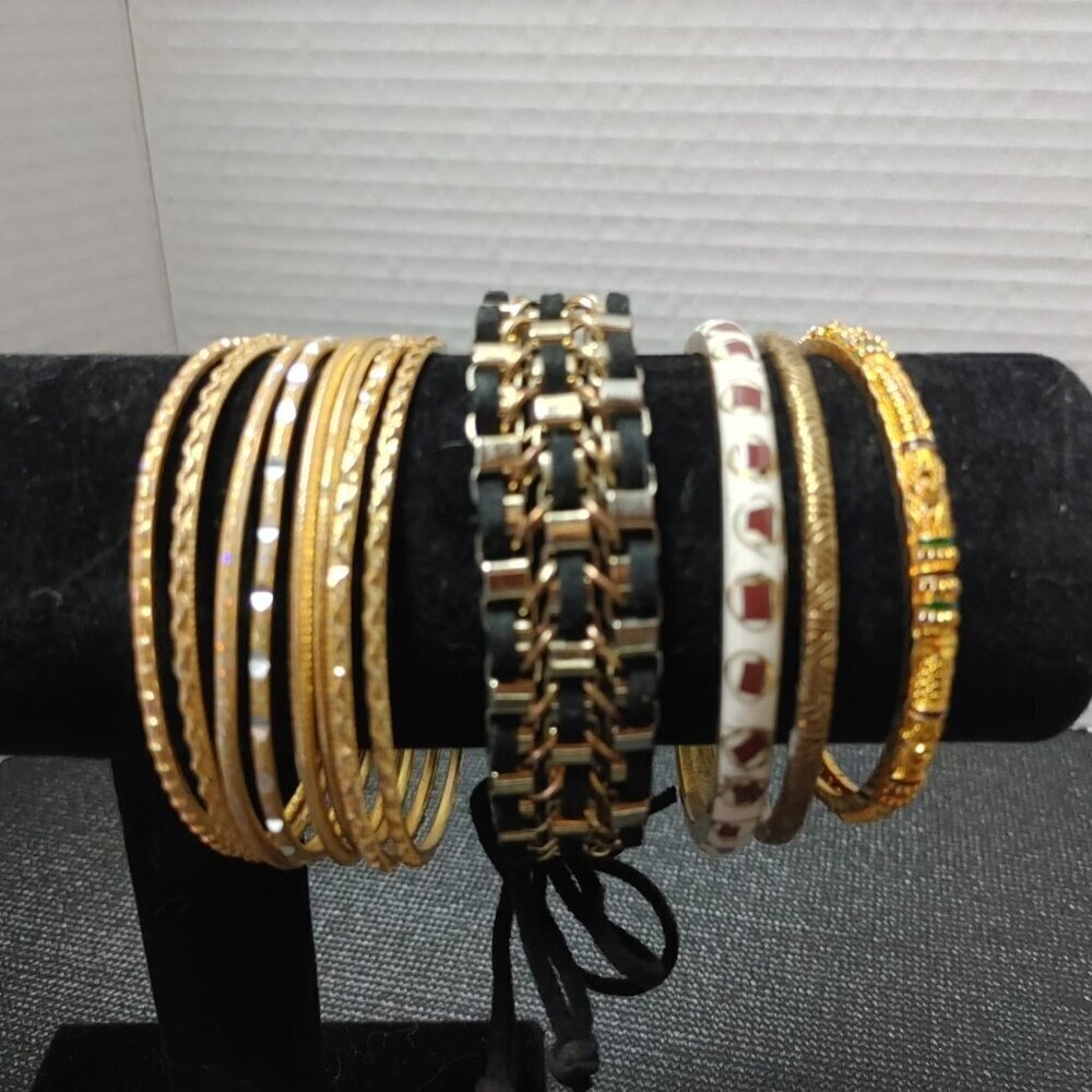 Jewelry Lot Mixed Bracelets 7 Wearable Costume Jewelry Crafter Gold tone